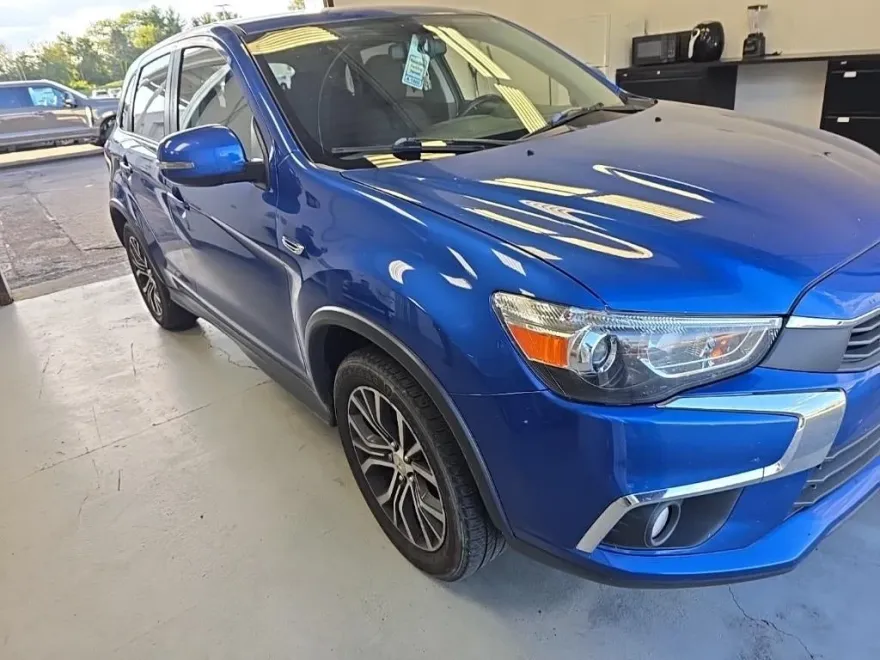 2017 Mitsubishi Outlander Sport SE photo 1