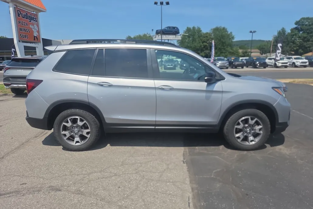 2023 Honda Passport TrailSport photo 1
