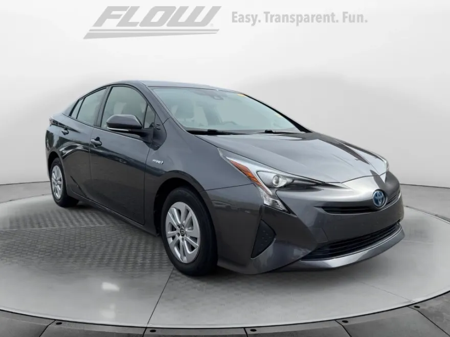 2017 Toyota Prius One photo 1