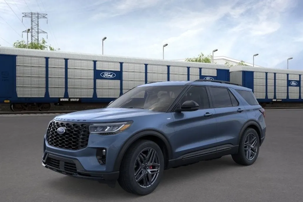 2025 Ford Explorer ST-Line photo 1