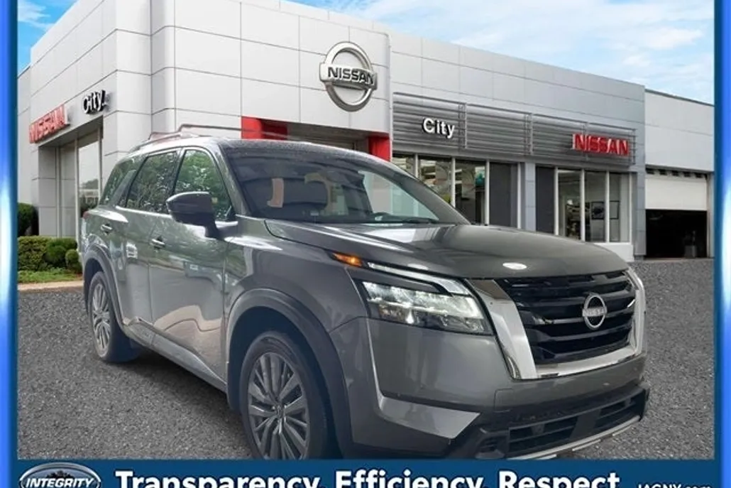 2024 Nissan Pathfinder SL photo 1