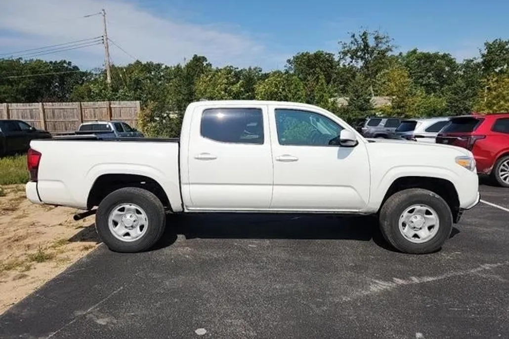 2022 Toyota Tacoma SR V6 photo 1
