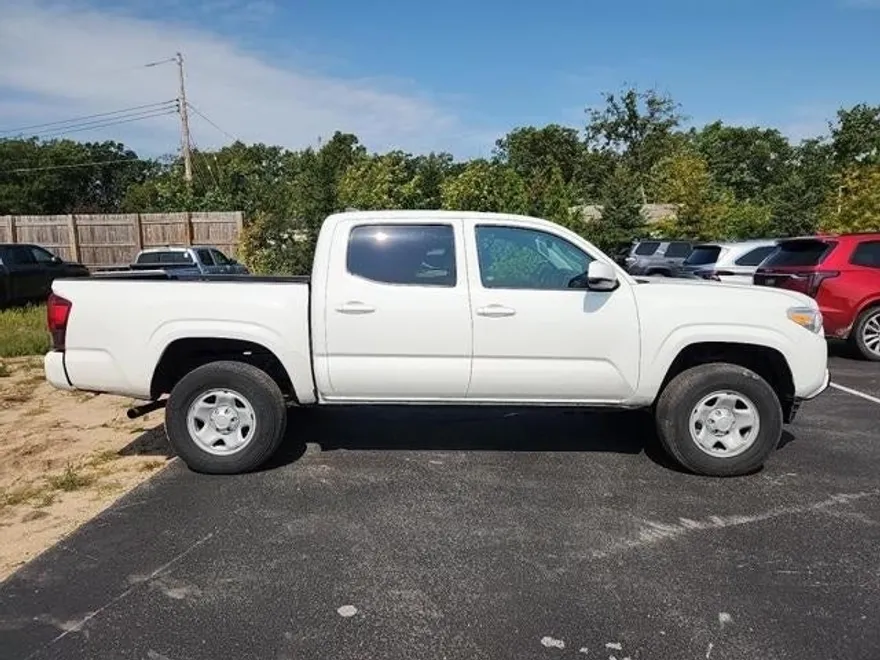 2022 Toyota Tacoma SR V6 photo 1