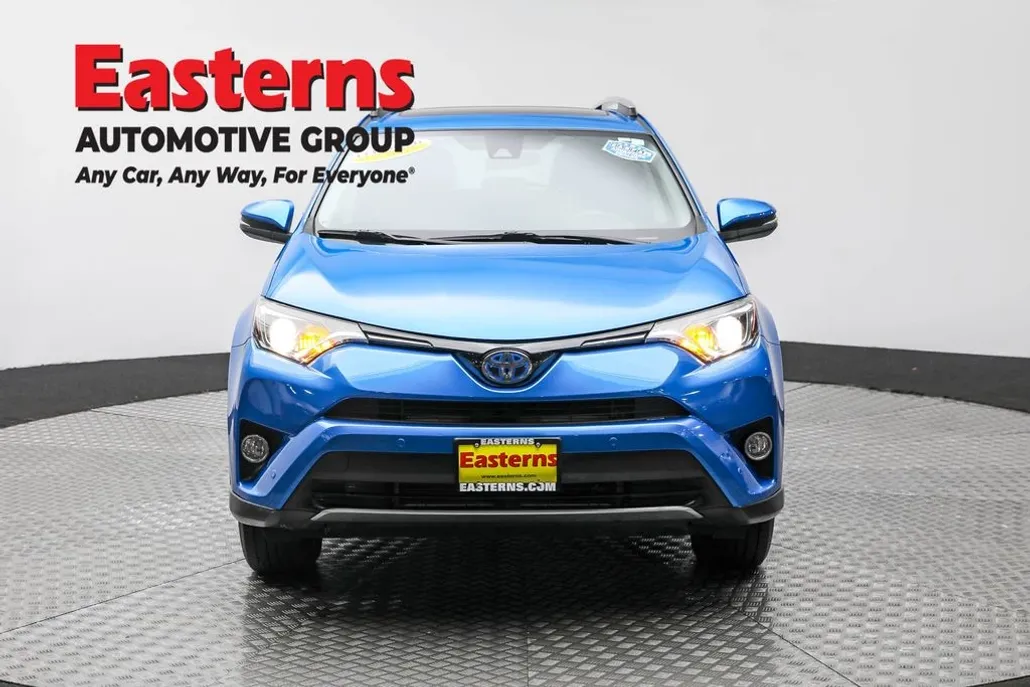 2017 Toyota RAV4 Hybrid XLE photo 1