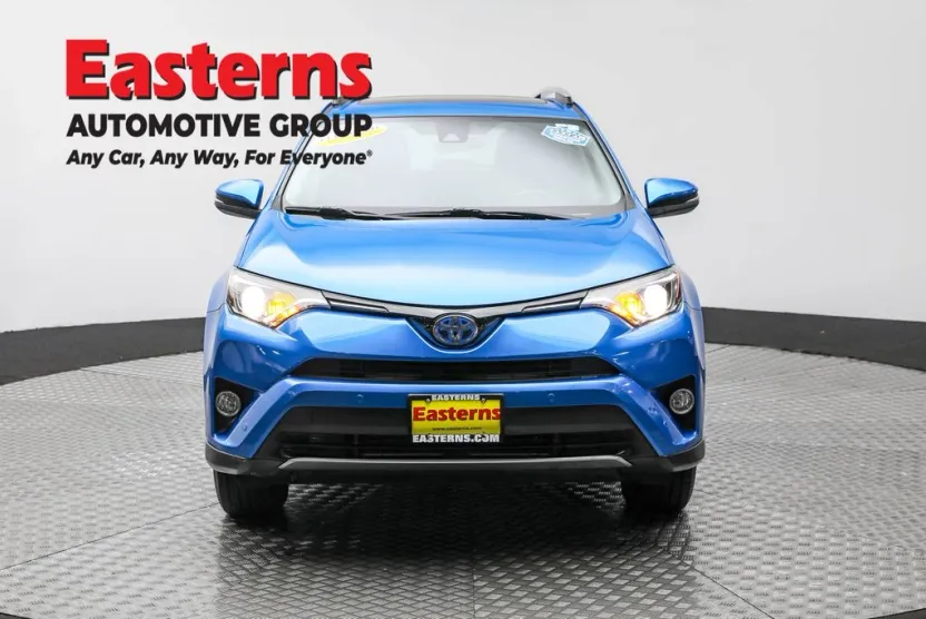 2017 Toyota RAV4 Hybrid XLE photo 1