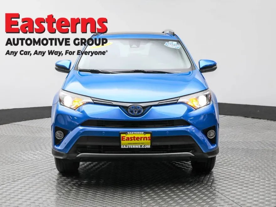 2017 Toyota RAV4 Hybrid XLE photo 1