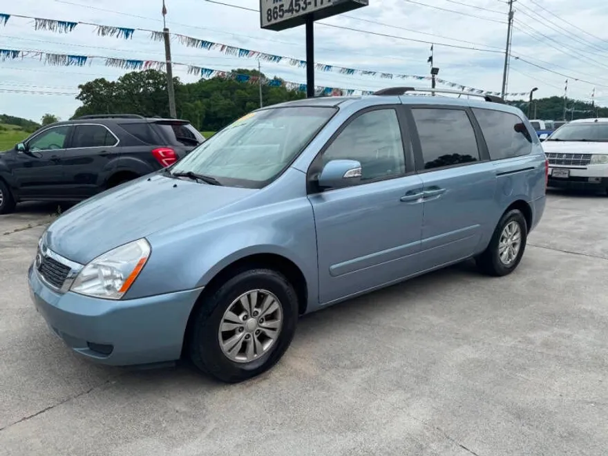 2012 Kia Sedona LX photo 1