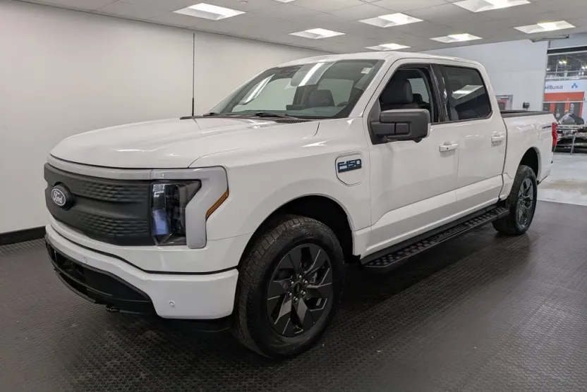2024 Ford F-150 Lightning photo 1