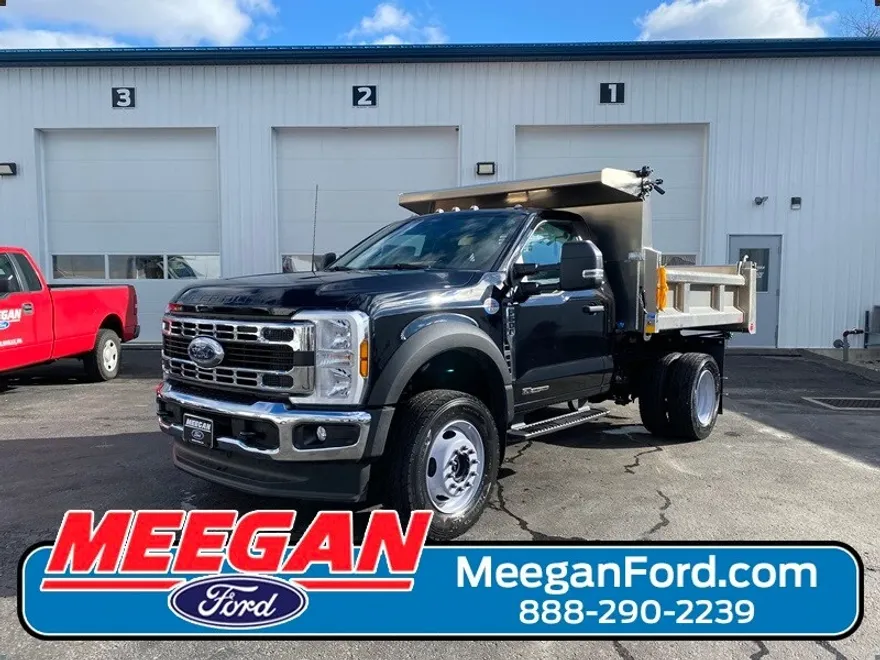 2024 Ford F-600 photo 1