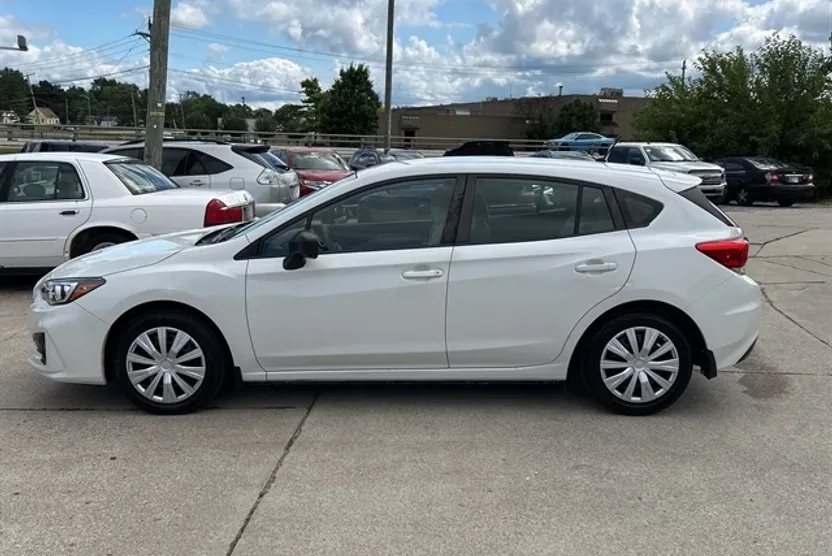 2017 Subaru Impreza 2.0i photo 1