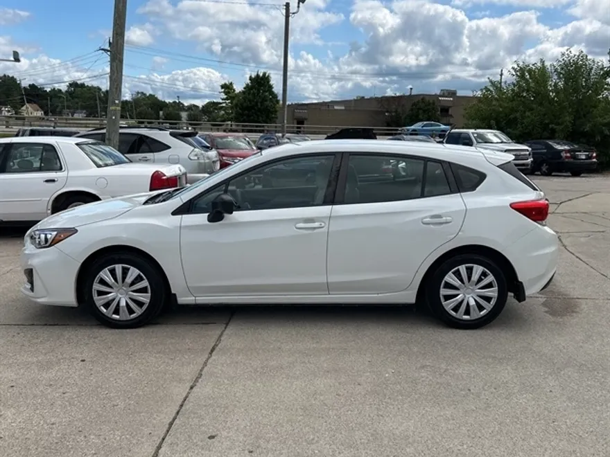 2017 Subaru Impreza 2.0i photo 1