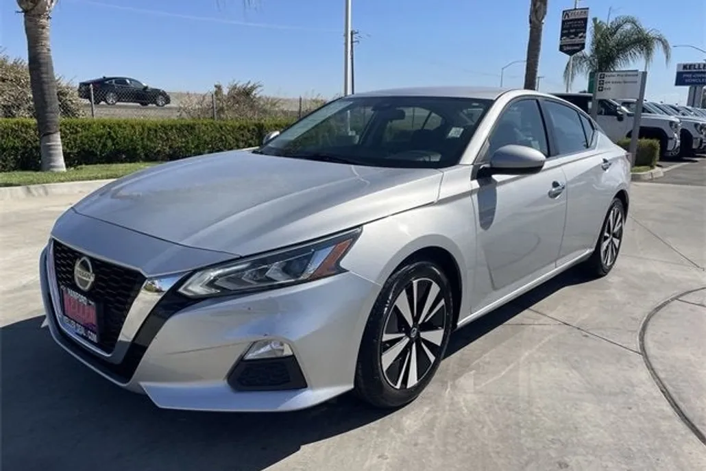 2022 Nissan Altima 2.5 SV photo 1