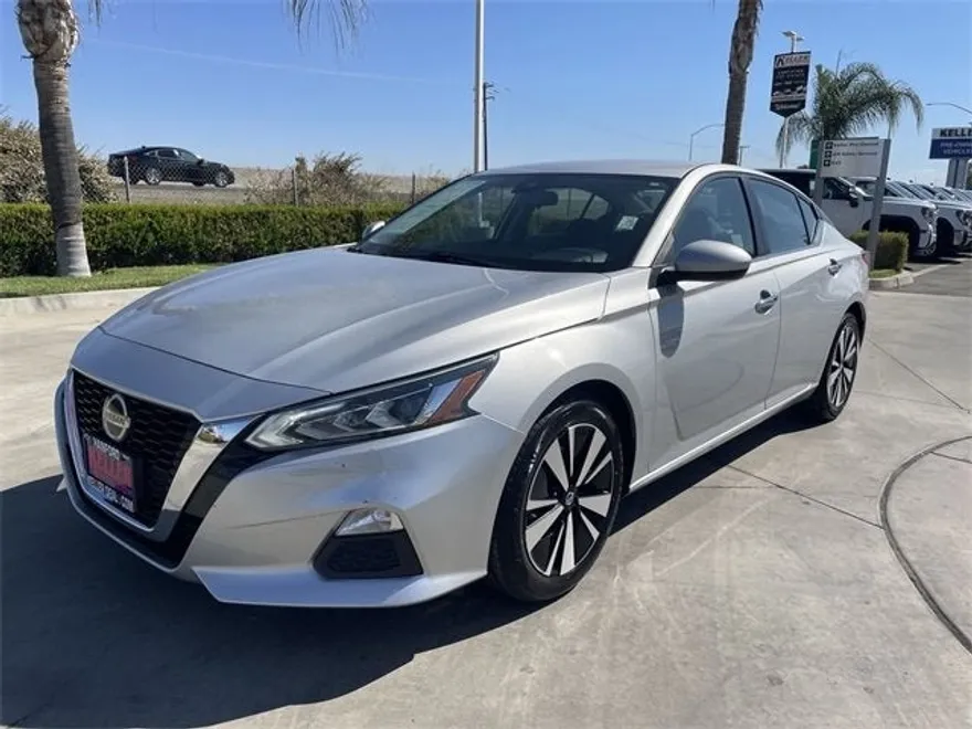 2022 Nissan Altima 2.5 SV photo 1