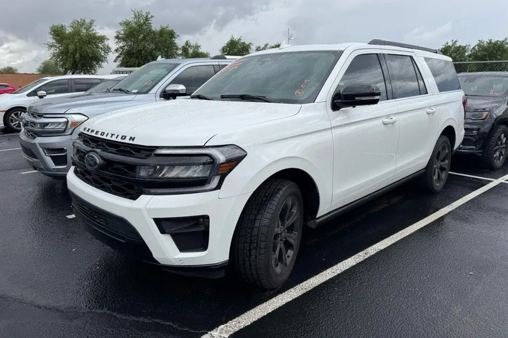 2022 Ford Expedition MAX Limited photo 1