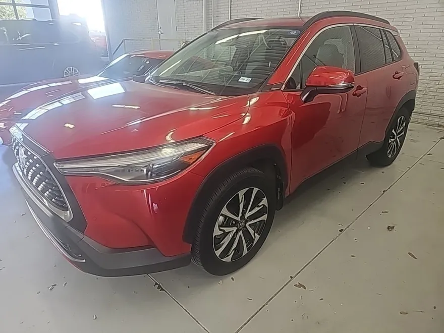 2023 Toyota Corolla Cross XLE photo 1