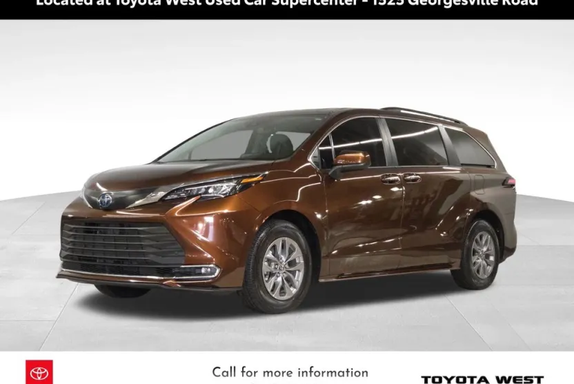 2024 Toyota Sienna XLE photo 1