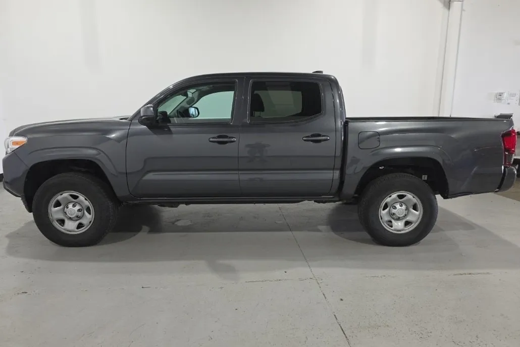 2021 Toyota Tacoma SR V6 photo 1