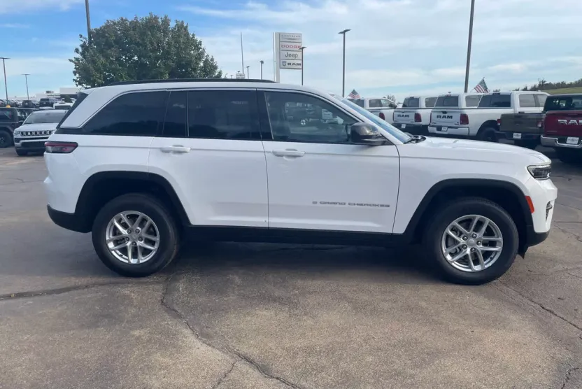 2025 Jeep Grand Cherokee Laredo X photo 1