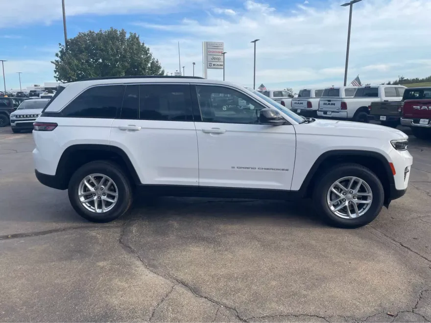 2025 Jeep Grand Cherokee Laredo X photo 1