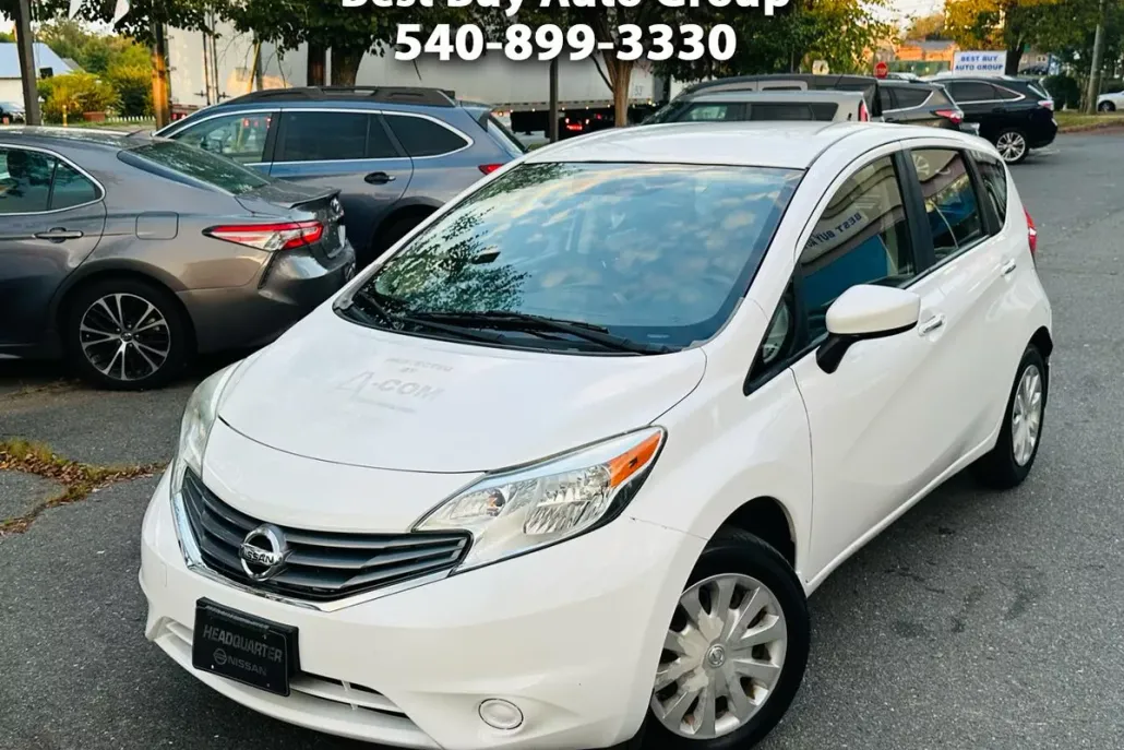 2016 Nissan Versa Note SV photo 1
