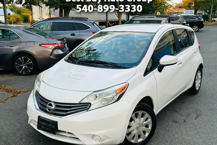 2016 Nissan Versa Note SV photo 1