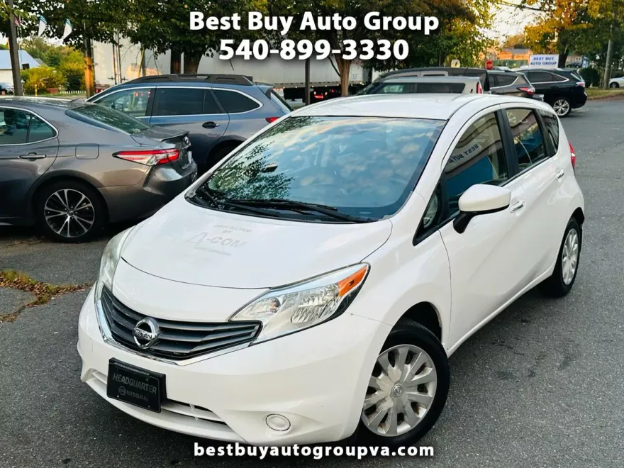 2016 Nissan Versa Note SV photo 1