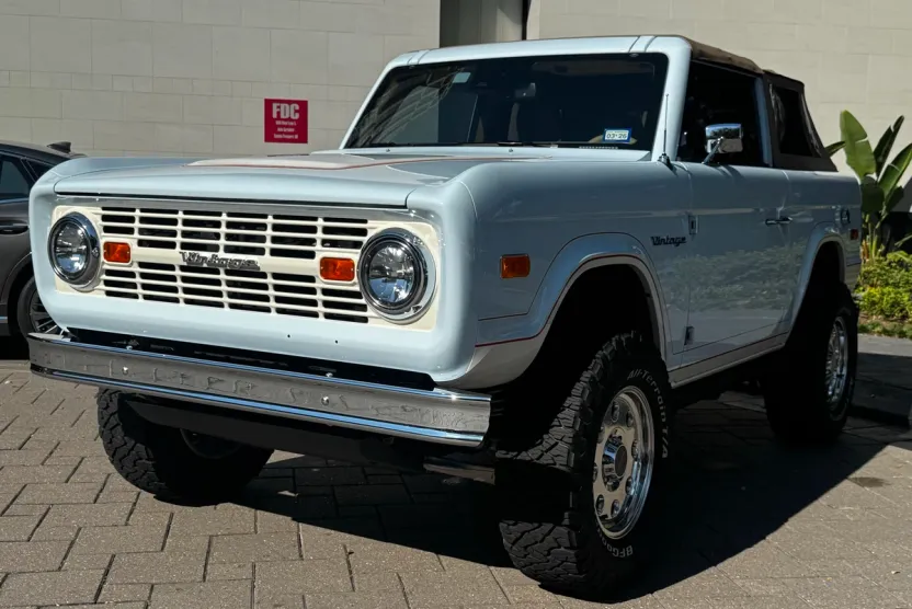 2024 Ford Bronco photo 1