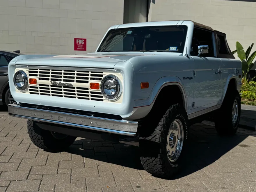 2024 Ford Bronco photo 1