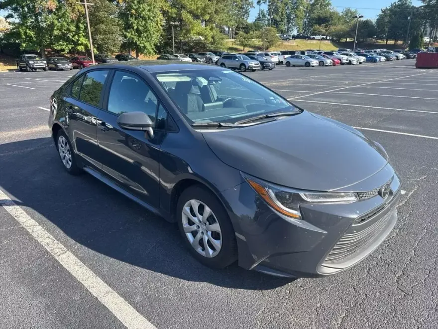 2024 Toyota Corolla LE photo 1