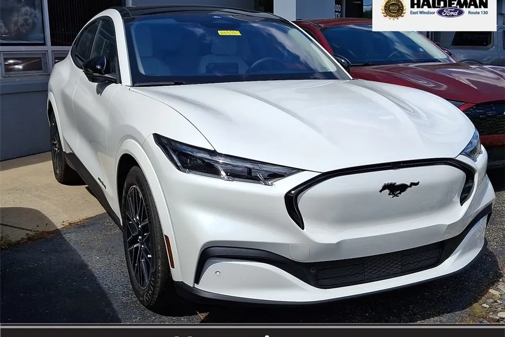 2025 Ford Mustang Mach-E Premium photo 1
