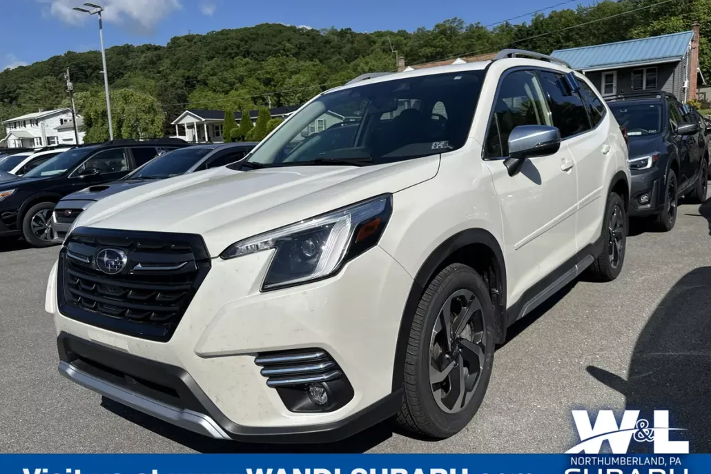 2022 Subaru Forester Touring photo 1