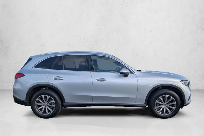 2023 Mercedes Benz GLC 300 4MATIC photo 1