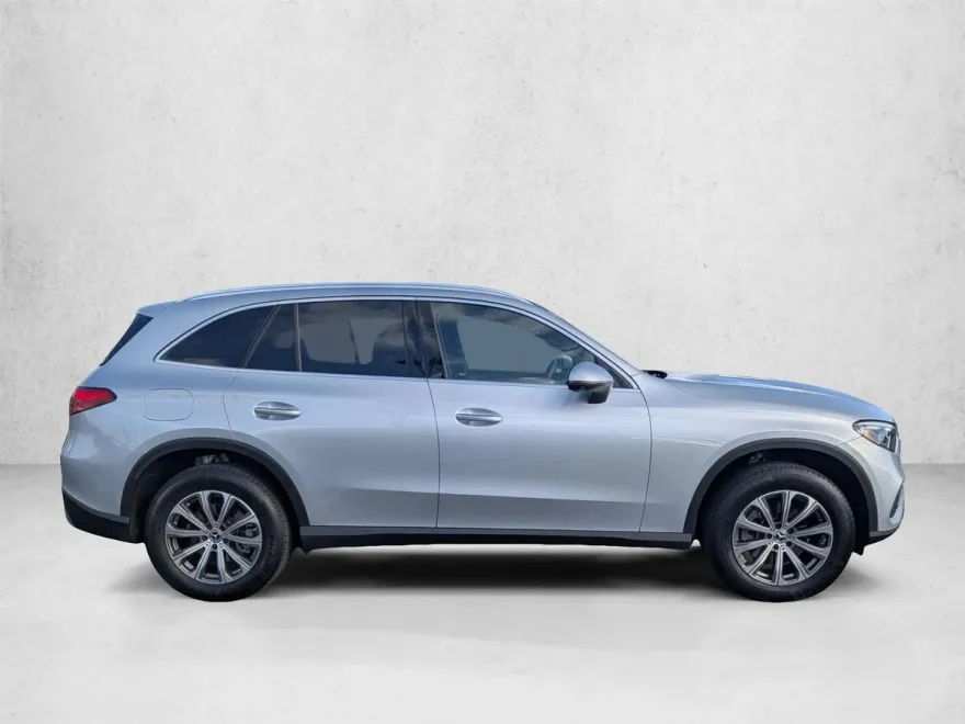 2023 Mercedes Benz GLC 300 4MATIC photo 1