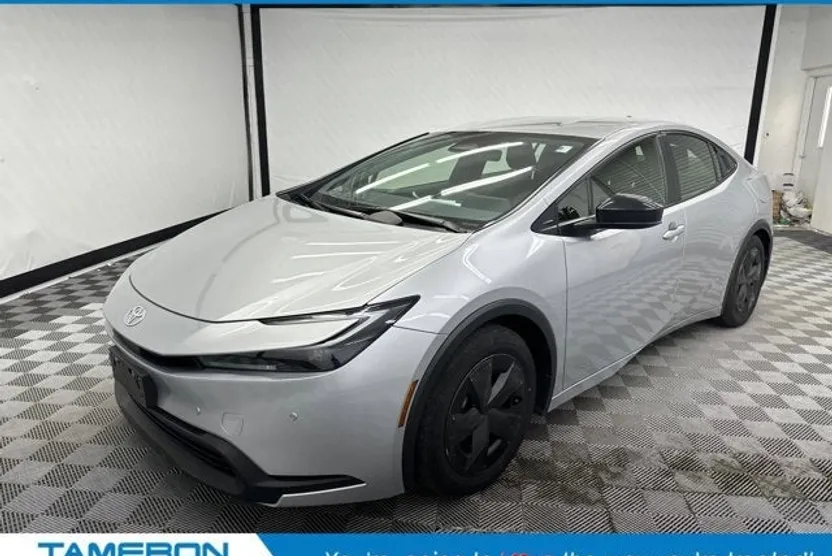 2024 Toyota Prius LE photo 1