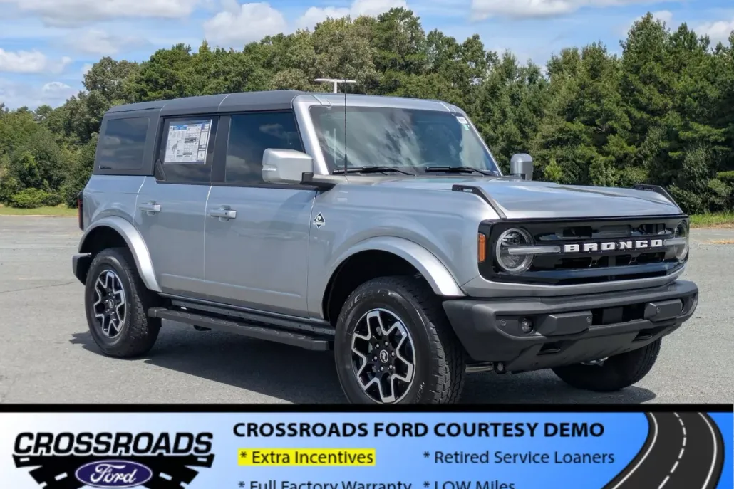 2024 Ford Bronco Outer Banks photo 1