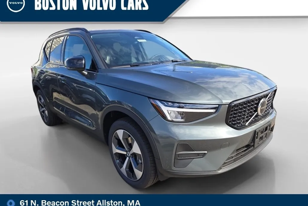 2026 Volvo XC40 Core photo 1