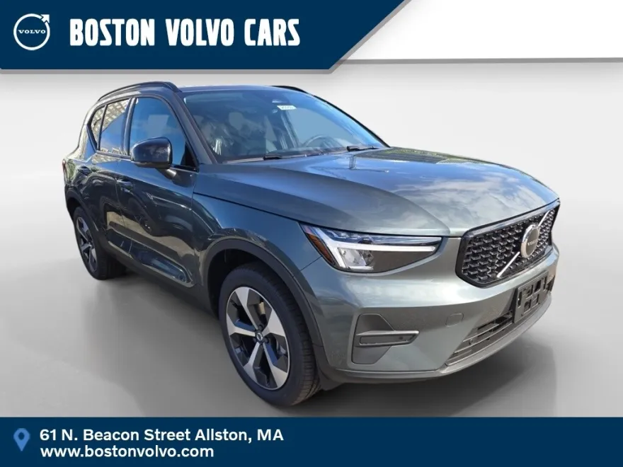 2026 Volvo XC40 Core photo 1