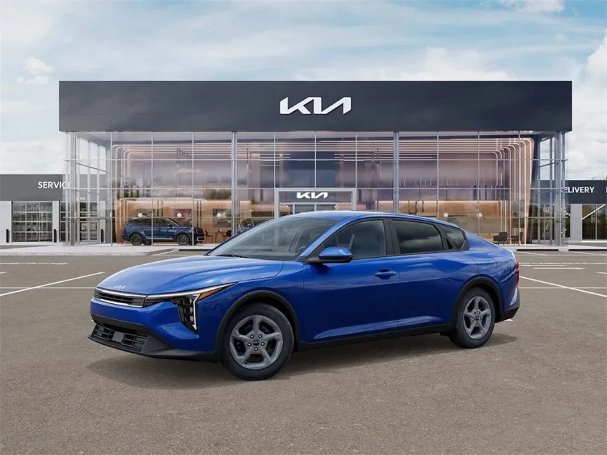 2025 Kia K4 LXS photo 1