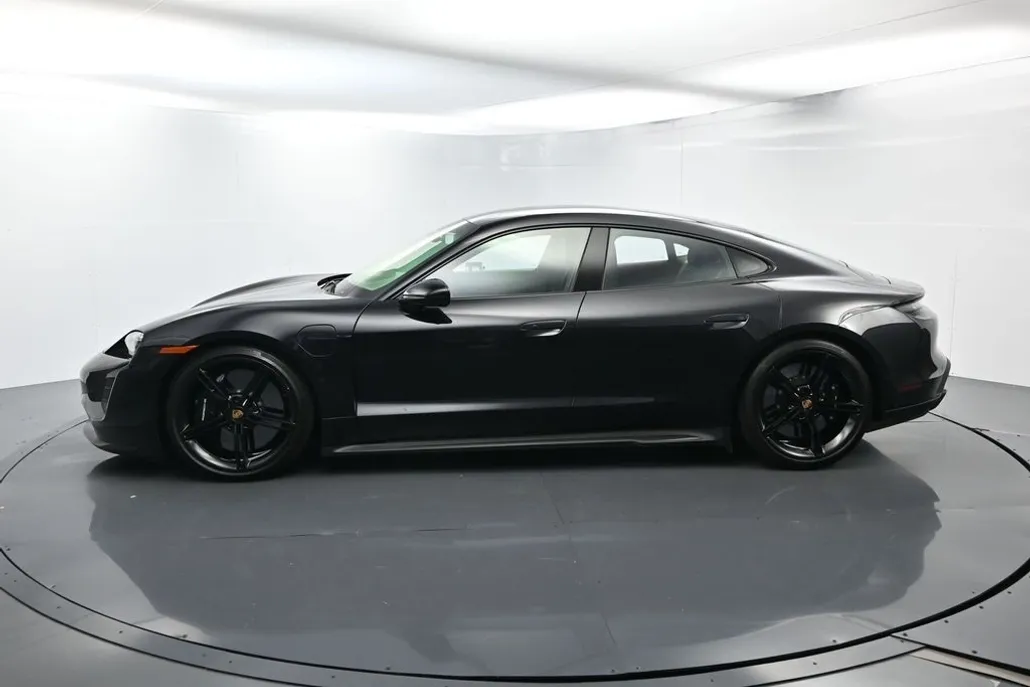 2023 Porsche Taycan Turbo S photo 1