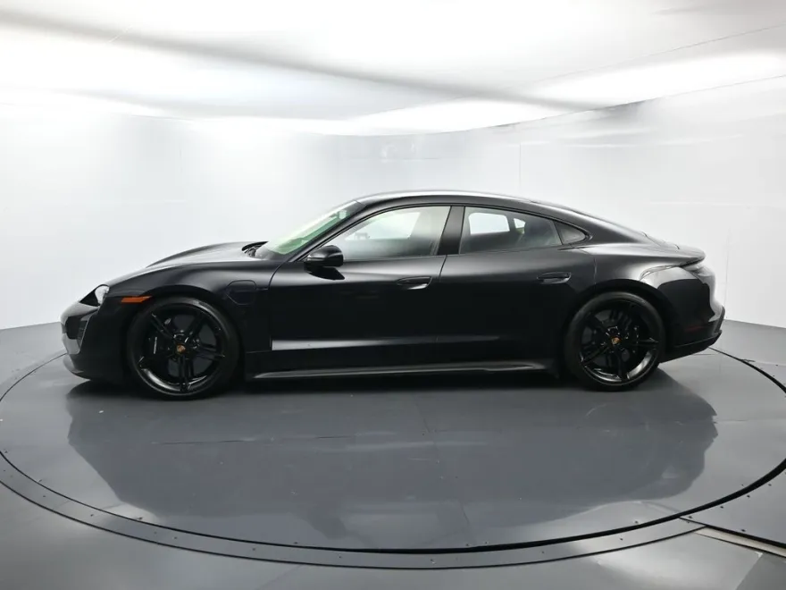 2023 Porsche Taycan Turbo S photo 1