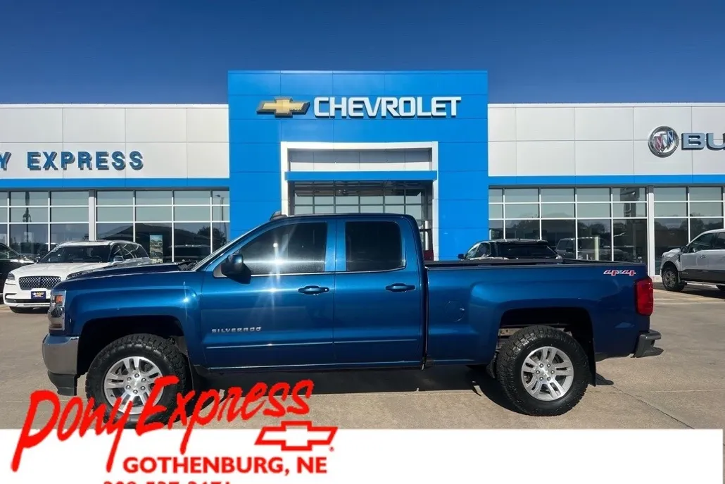 2017 Chevrolet Silverado 1500 LT photo 1