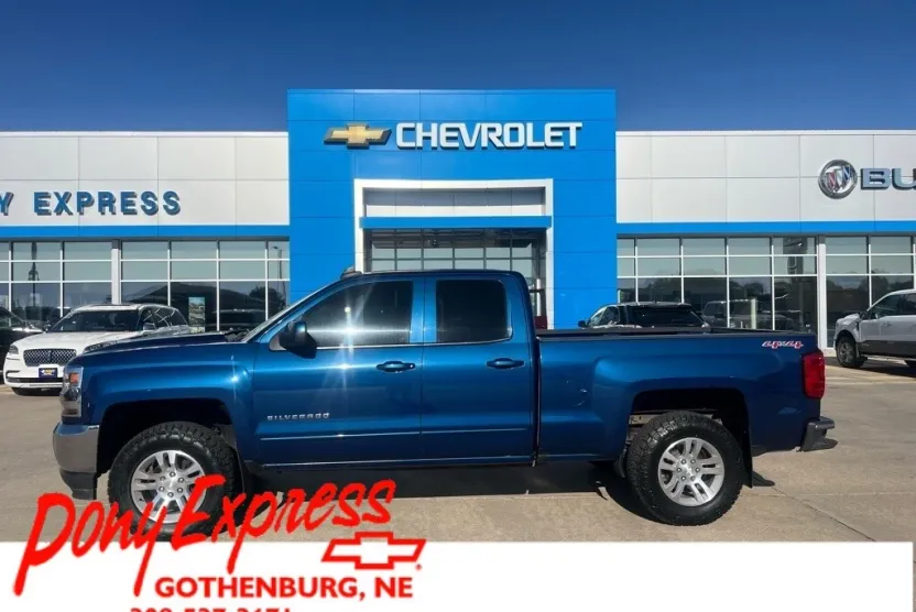2017 Chevrolet Silverado 1500 LT photo 1