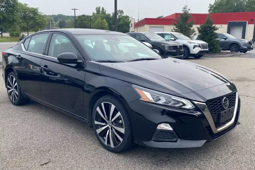 2022 Nissan Altima 2.5 SR photo 1