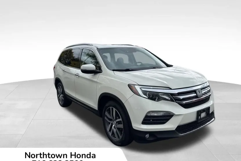 2017 Honda Pilot Elite photo 1