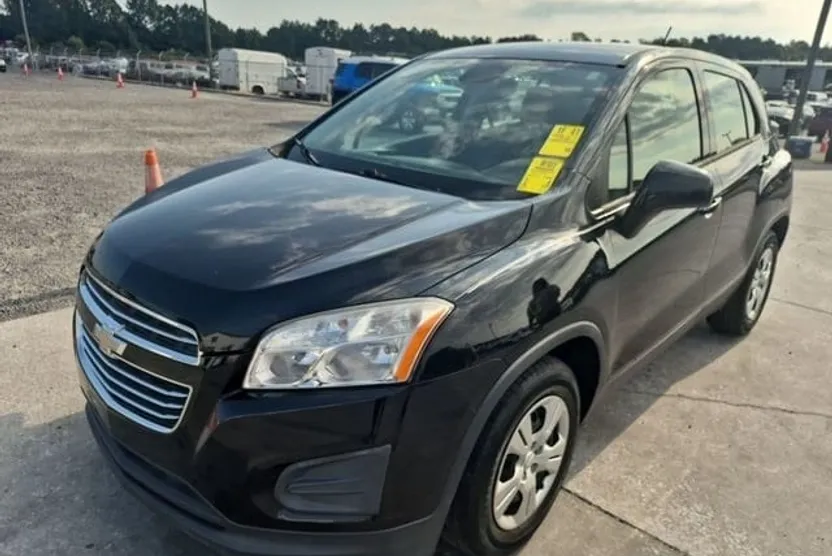 2016 Chevrolet Trax LS photo 1