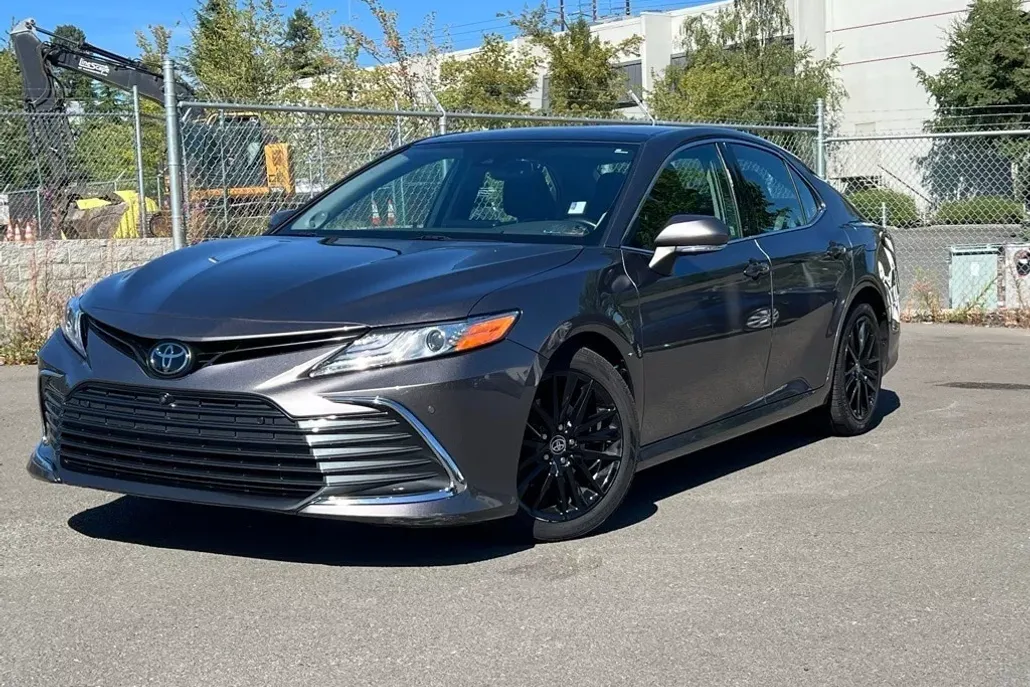 2022 Toyota Camry XLE photo 1
