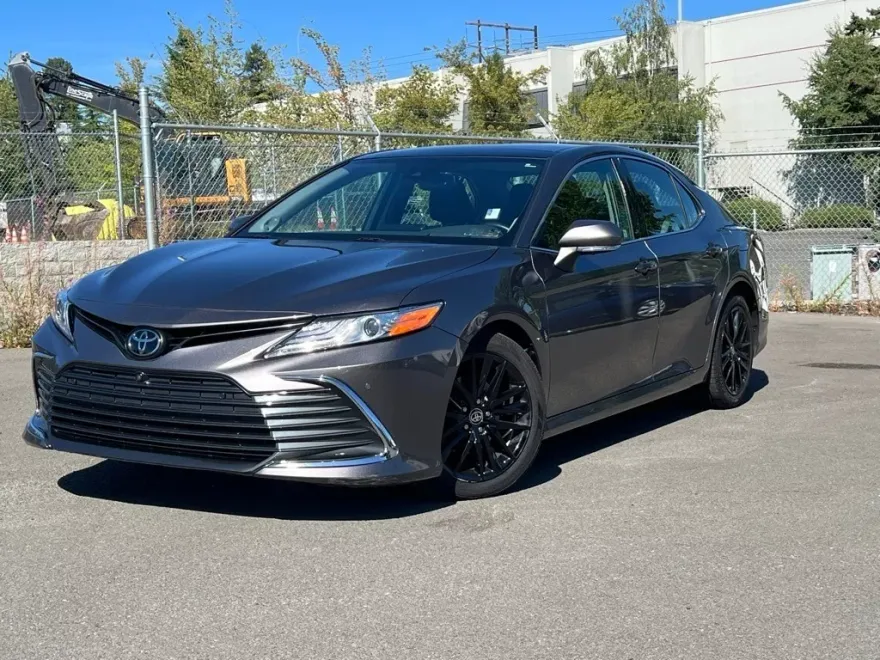 2022 Toyota Camry XLE photo 1