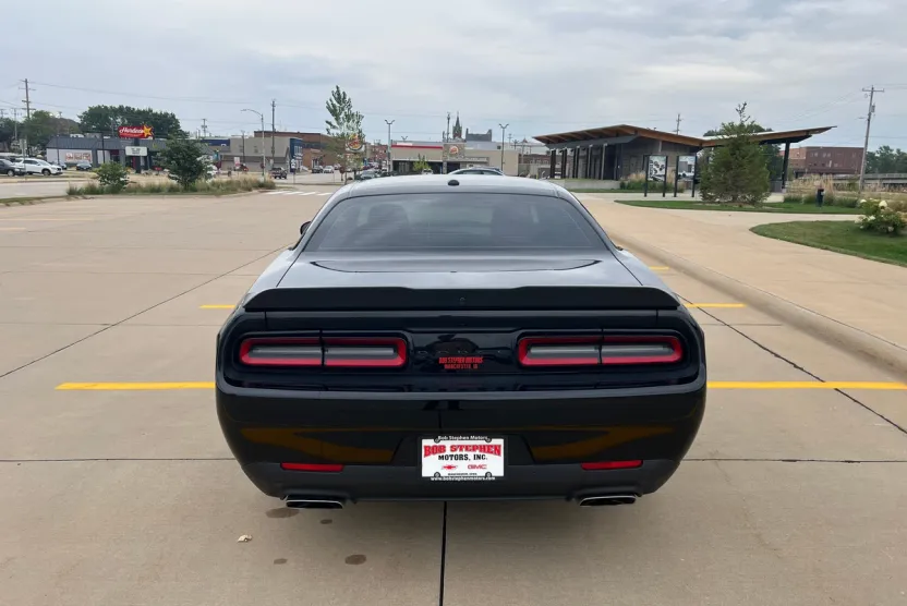 2022 Dodge Challenger R/T photo 1