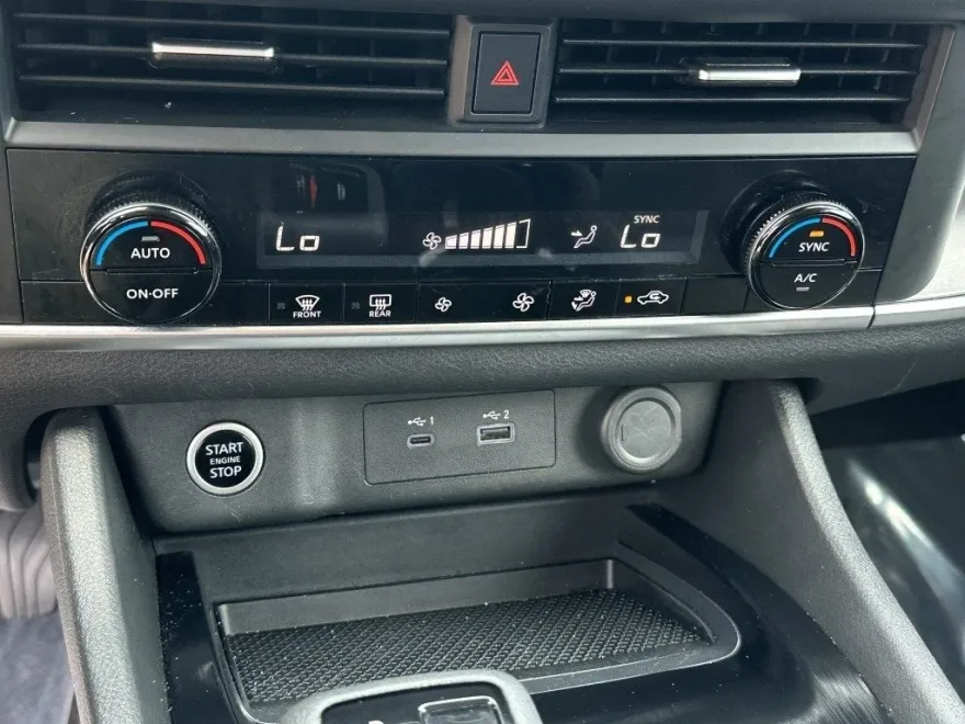 2023 Nissan Rogue SV photo 29