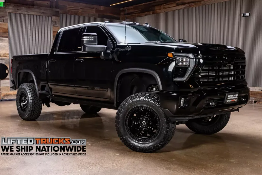2025 Chevrolet Silverado High Country photo 1